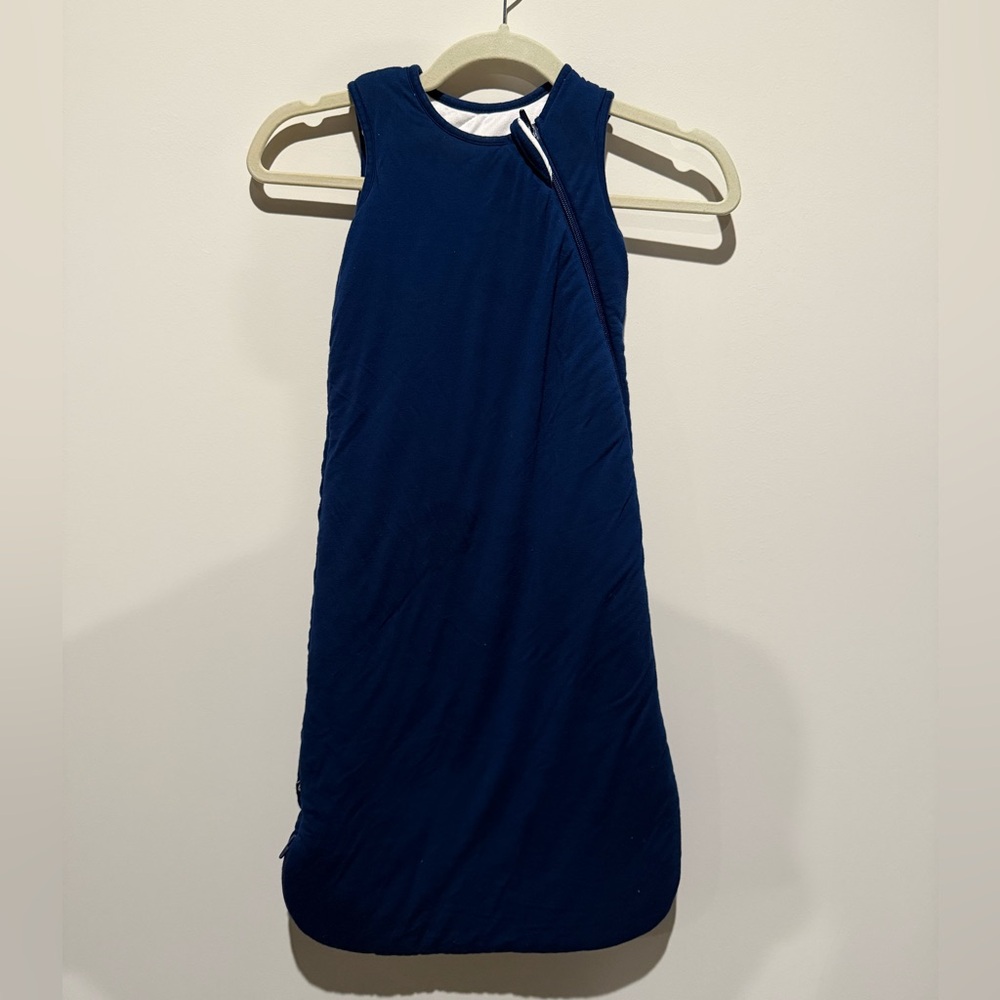 Kyte BABY sleep sack. Navy blue. Size M. 2.5 tog. Gently used. Non smoking.